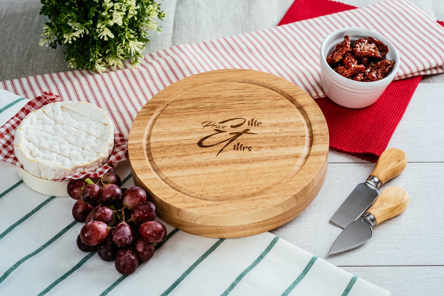 Personalised round wooden cheese board set - Split monogram Mr & Mrs