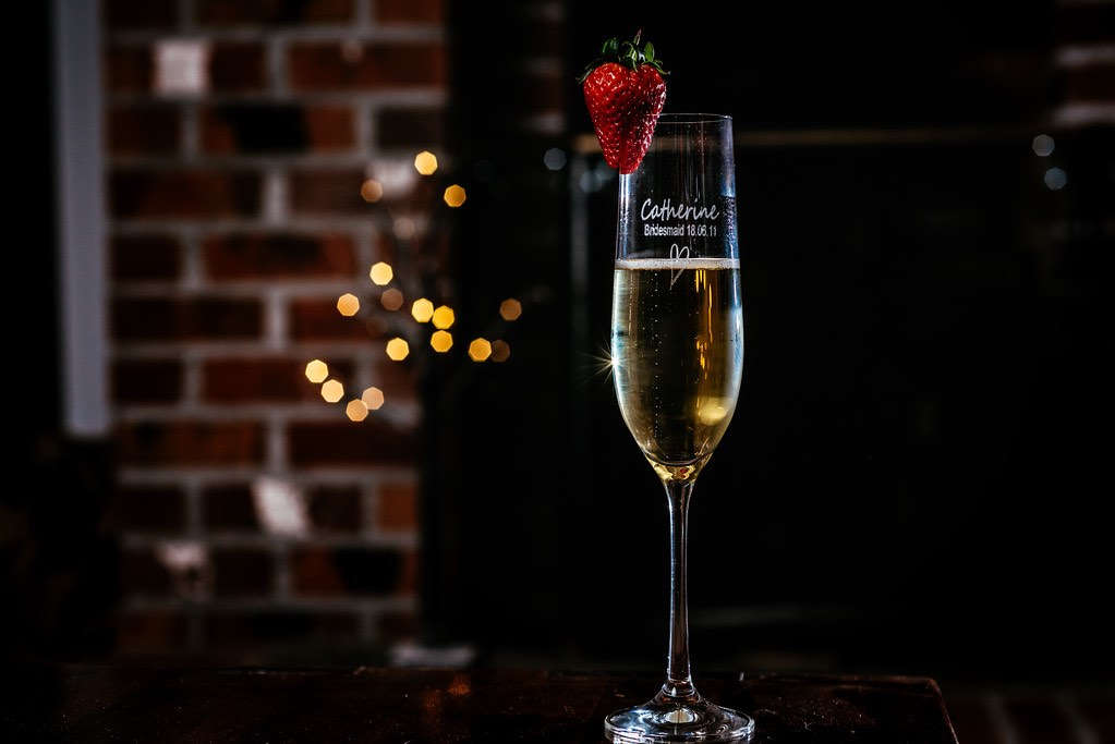 Engraved champagne flute - Wedding Decor - Glass