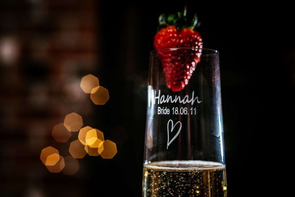 Engraved champagne flute - Wedding Decor - Glass