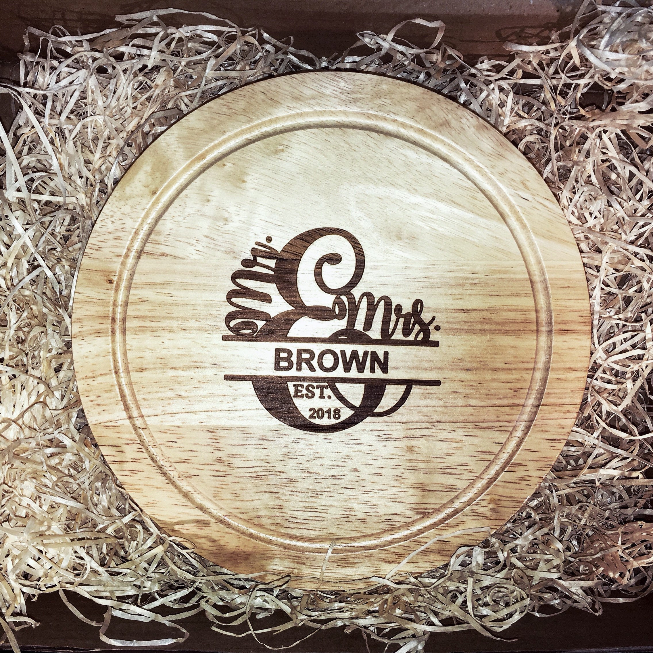 Personalised round wooden cheese board set - Split monogram Mr & Mrs
